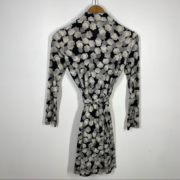 Diane Von Furstenburg Jeanie Silk Wrap Dress size 4 - Picture 3 of 8